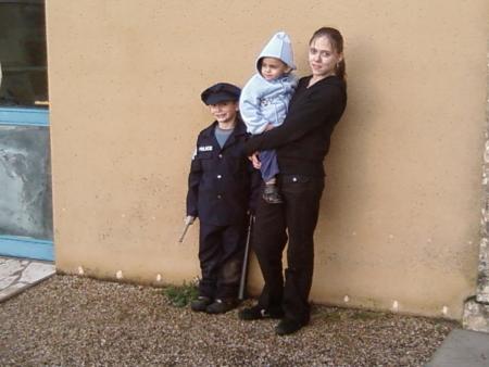 Voici mes deux fr�re et moi  (nous �tions au carnaval de Cendrieux )