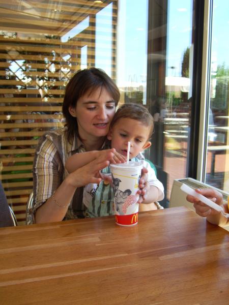 Voici ma tante et mon petit fr�re .