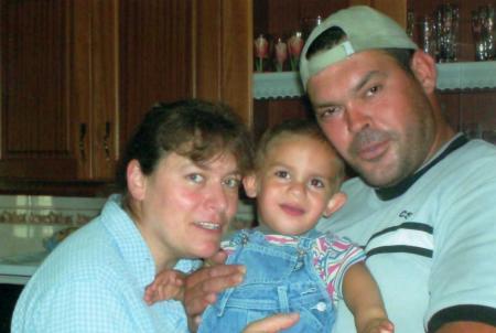 Voici ma m�re , mon demi-fr�re Romain et mon Beau-p�re !!